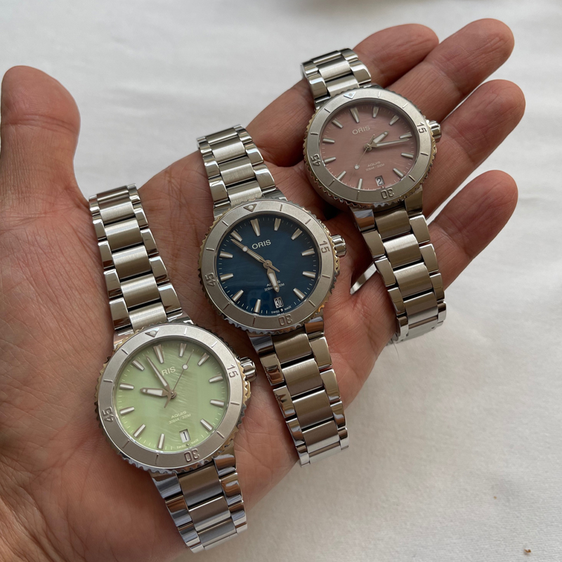Oris Aquis Date with mother-of-pearl dials (2022)