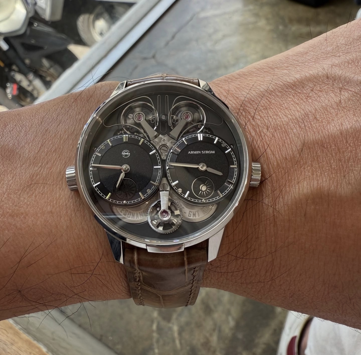 Armin Strom Dual Time GMT Resonance Manufacture Black Edition (2025)