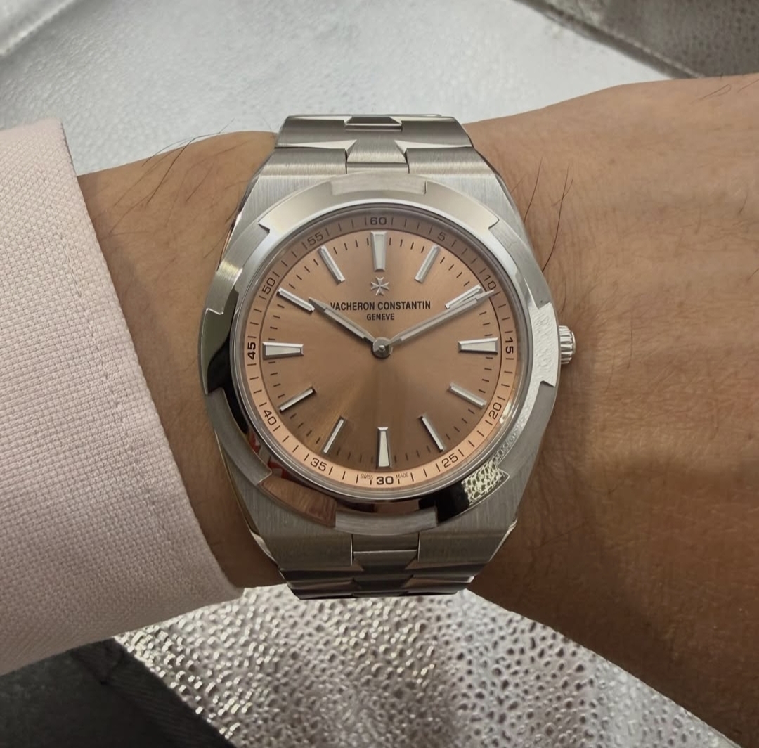 Vacheron Constantin Overseas Self-Winding Ultra-Thin 2500V (2026)